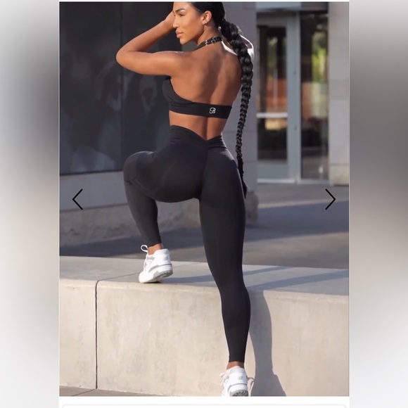Bombshell V Back Leggings - Picture 1 of 12